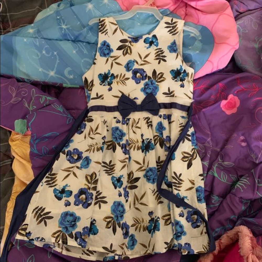 Girls dress